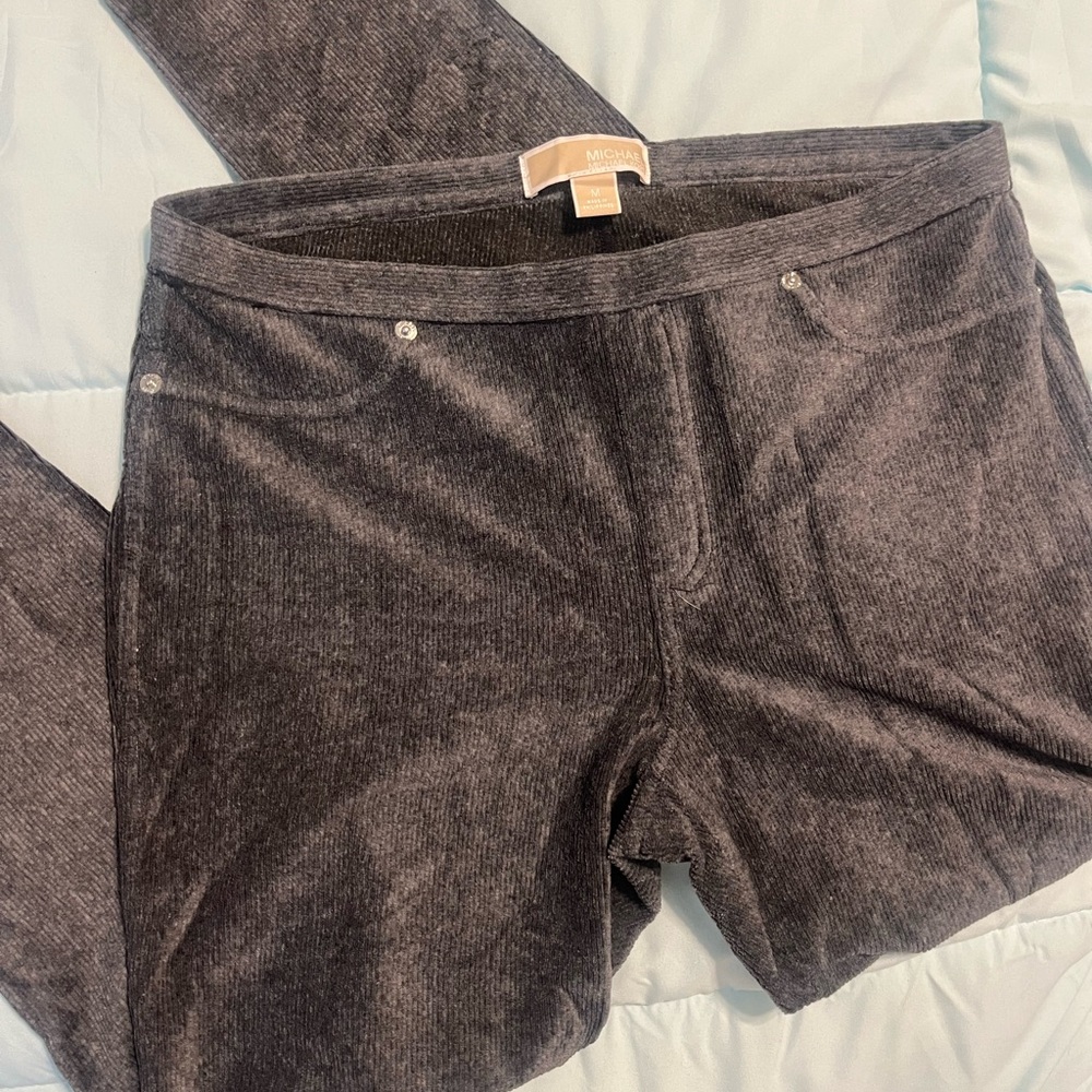 Michael Kors Corduroy Pants Size Medium Charcoal Grey color
Slight thread issue
